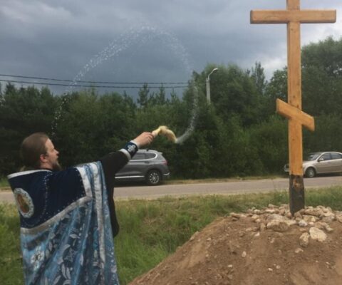Освящение поклонного креста в деревне Минино